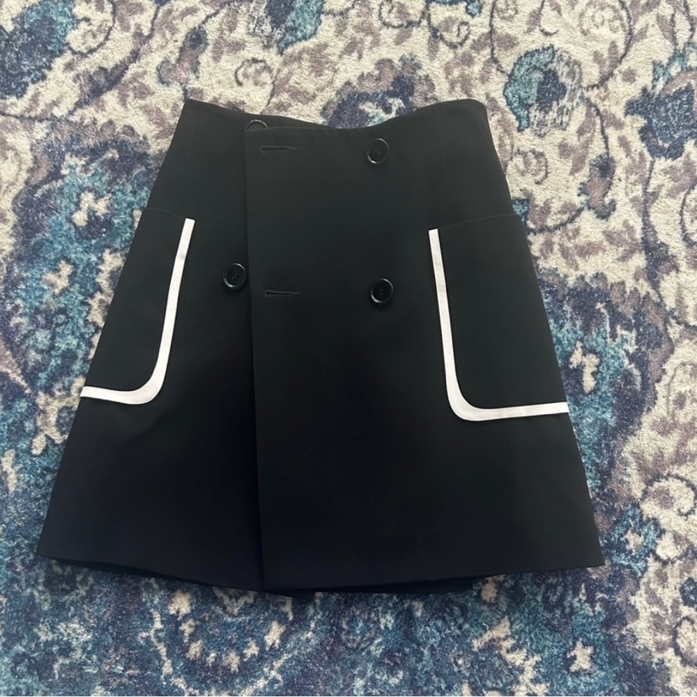 Fendi skirt. Size 2 USA. Perfect condition